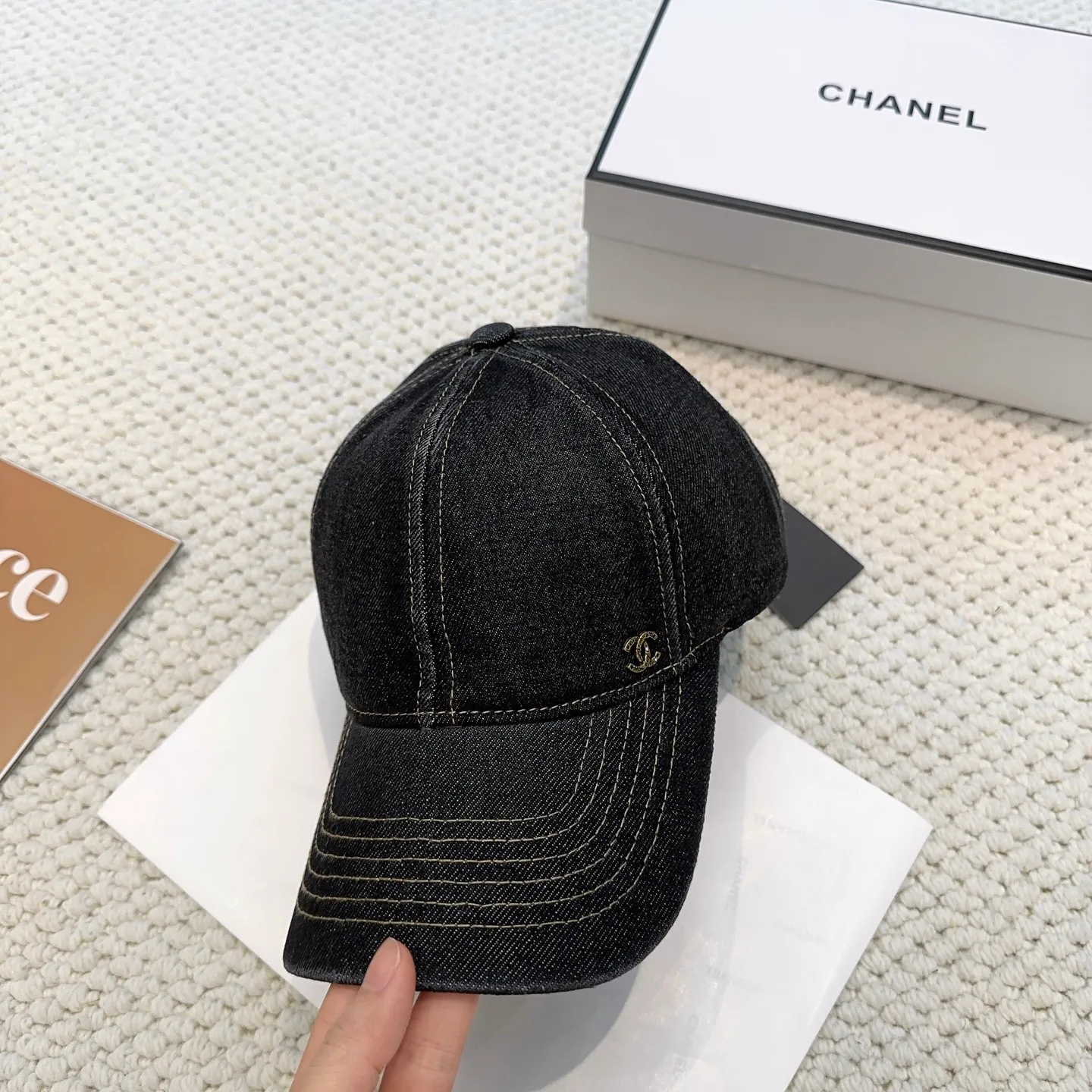 P66 CHANEL Chanel new style 🆕denim blue retro style baseball cap 🧢🔸 Take it out for holiday travel and look beautiful❕ Second-hand style. This kind of hat is not easy to match 😬 Ready in stock