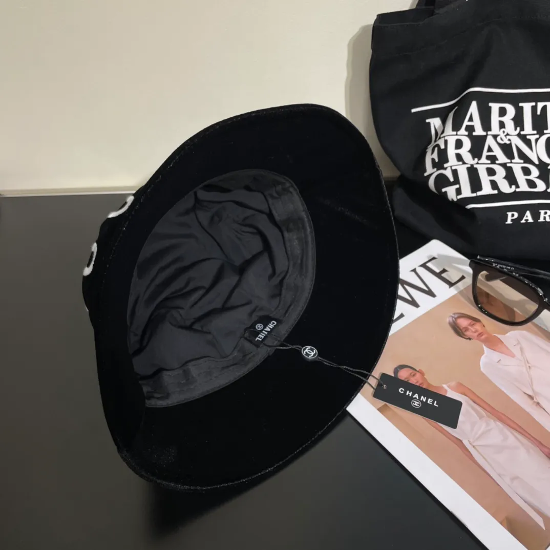 P56💛 Comes with dust bag [CHANEL Chanel] New autumn and winter small fragrance style bucket hat, plush and very comfortable The big brand model is super easy to match, one that you can wear with your eyes closed