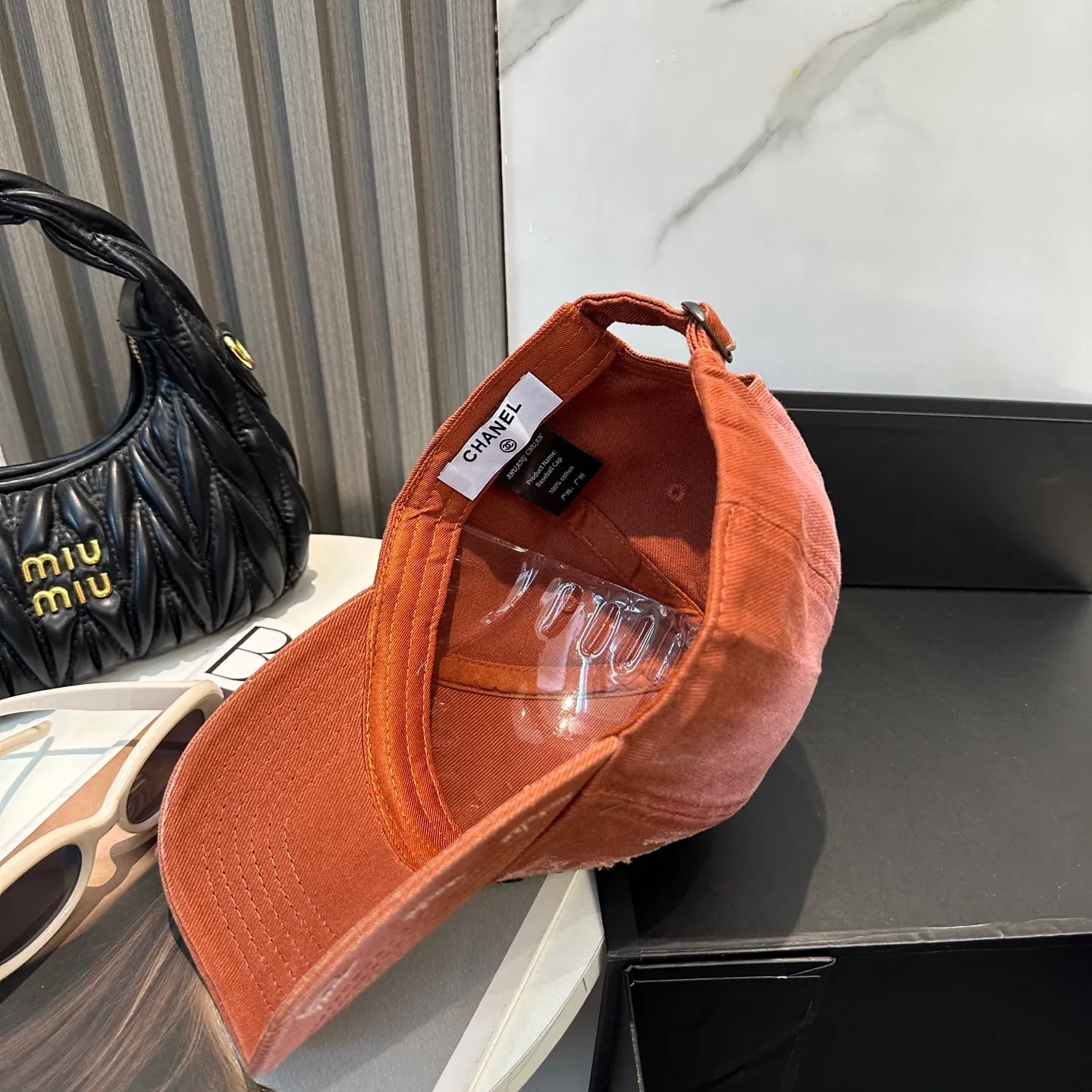 P60 Chanel's new simple baseball cap in dopamine color, a hot color at the moment - full of street style! Trendy and versatile, Xiaohongshu grows grass, poison, get your boyfriend, and cool together