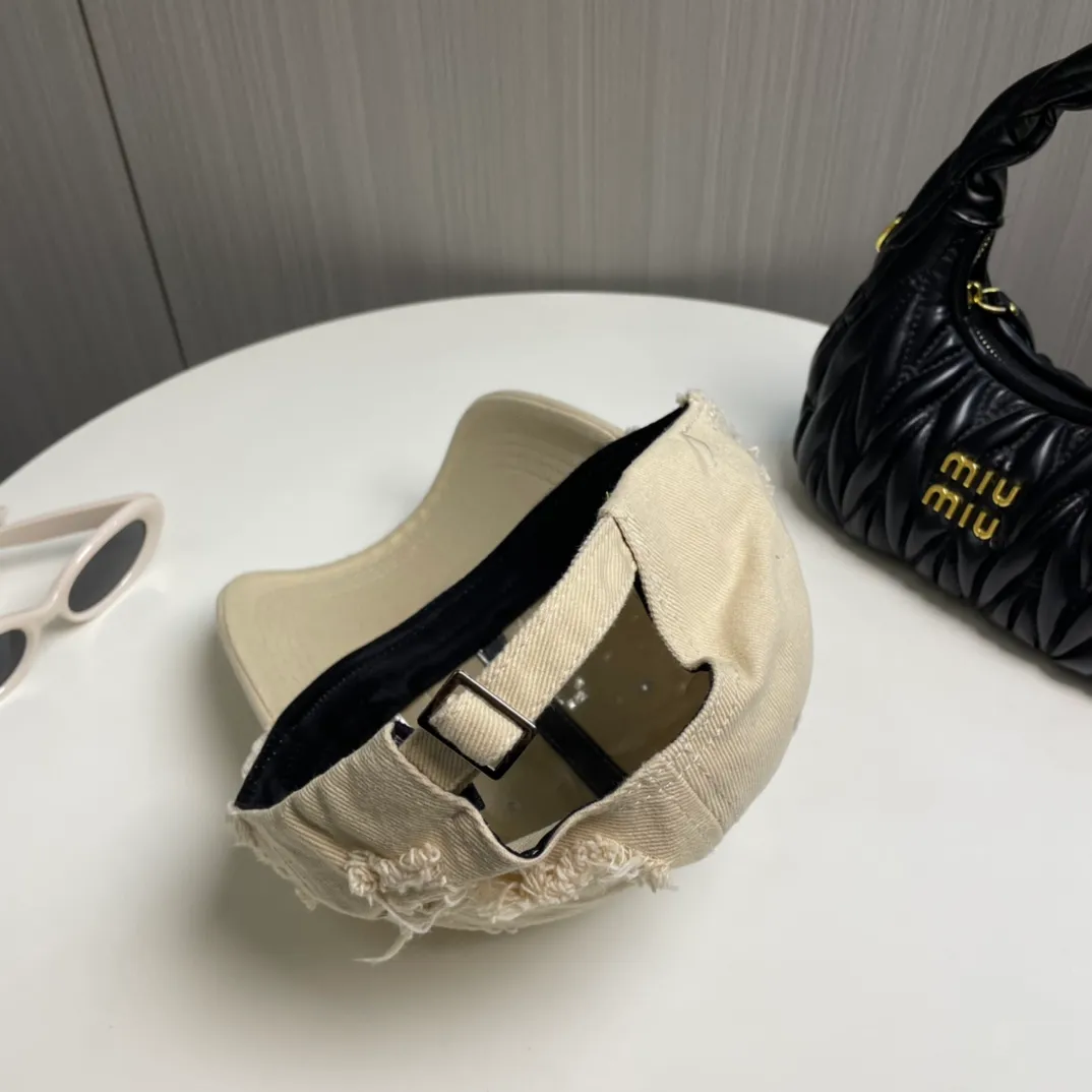 P66 CHANEL 25 new baseball cap, classic and simple logo, fashionable and casual design, popular new product