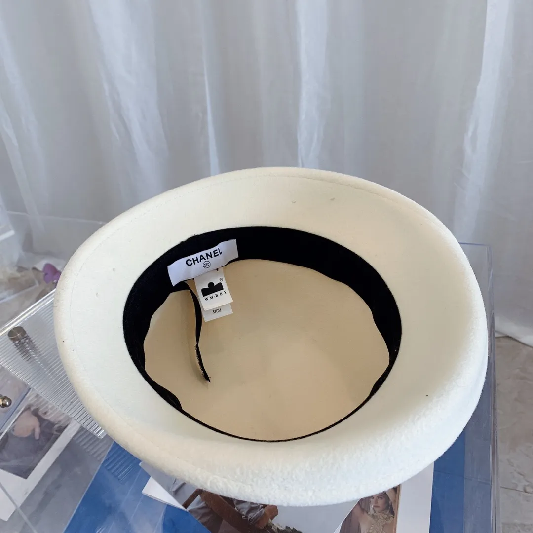 p170 Chanel Chanel 2021 new autumn and winter wool basin hat, rolled edge design, irregular tailoring design, with bow tie, celebrity style, goddess must-have, white, black, head circumference about 57cm