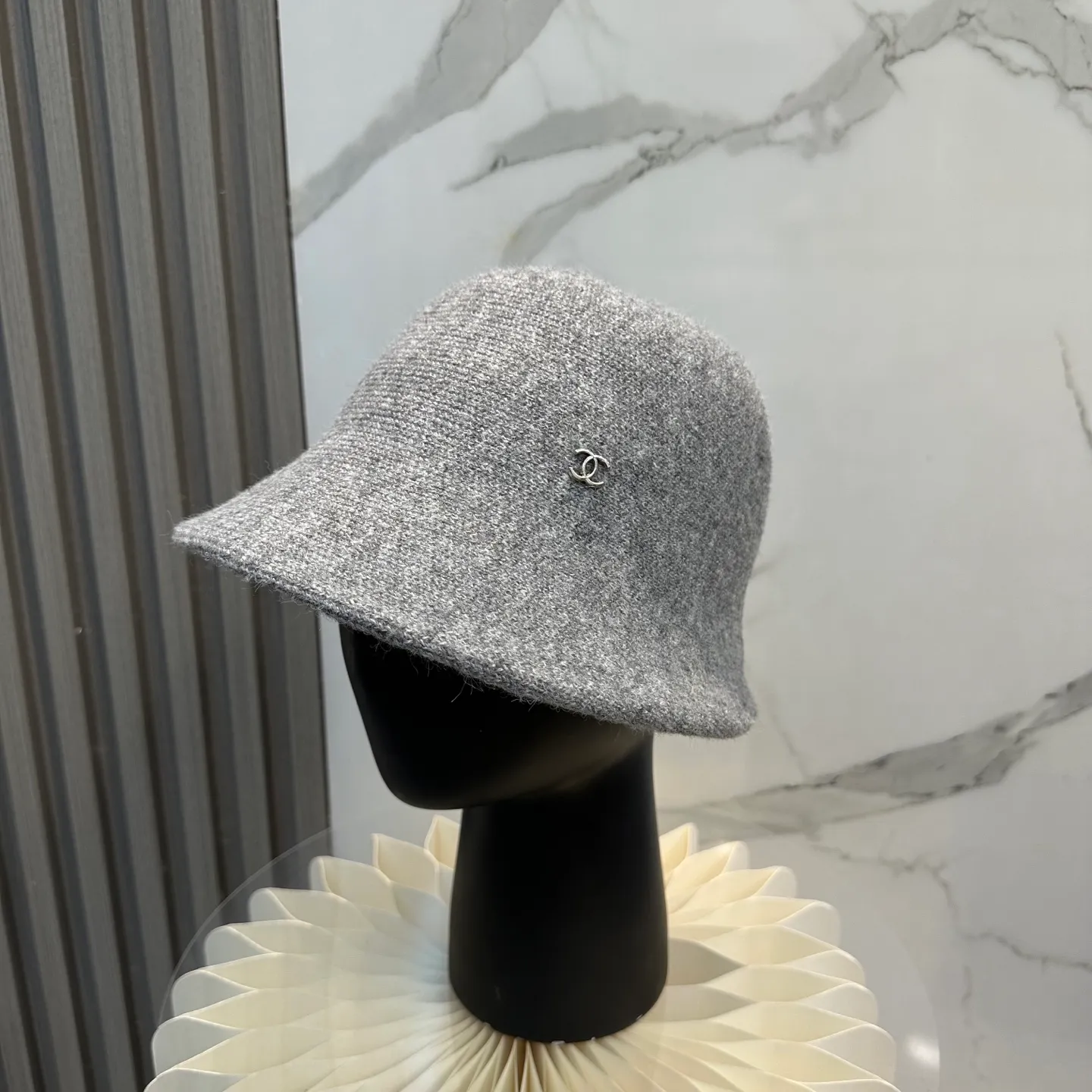 P66💛 Comes with dust bag [CHA Chanel] 2025 autumn and winter new style small fragrance cashmere bucket hat, 🔆Versatile everyday style ~ a must-have for going out on the street