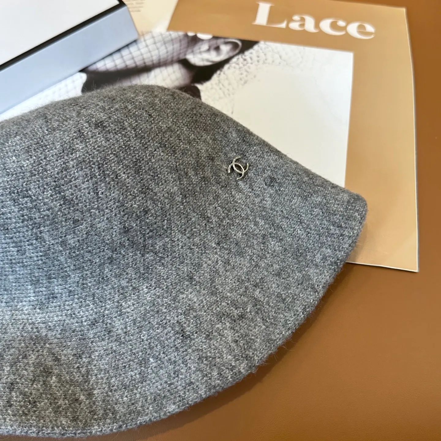 P66💛 Comes with dust bag [CHA Chanel] 2025 autumn and winter new style small fragrance cashmere bucket hat, 🔆Versatile everyday style ~ a must-have for going out on the street