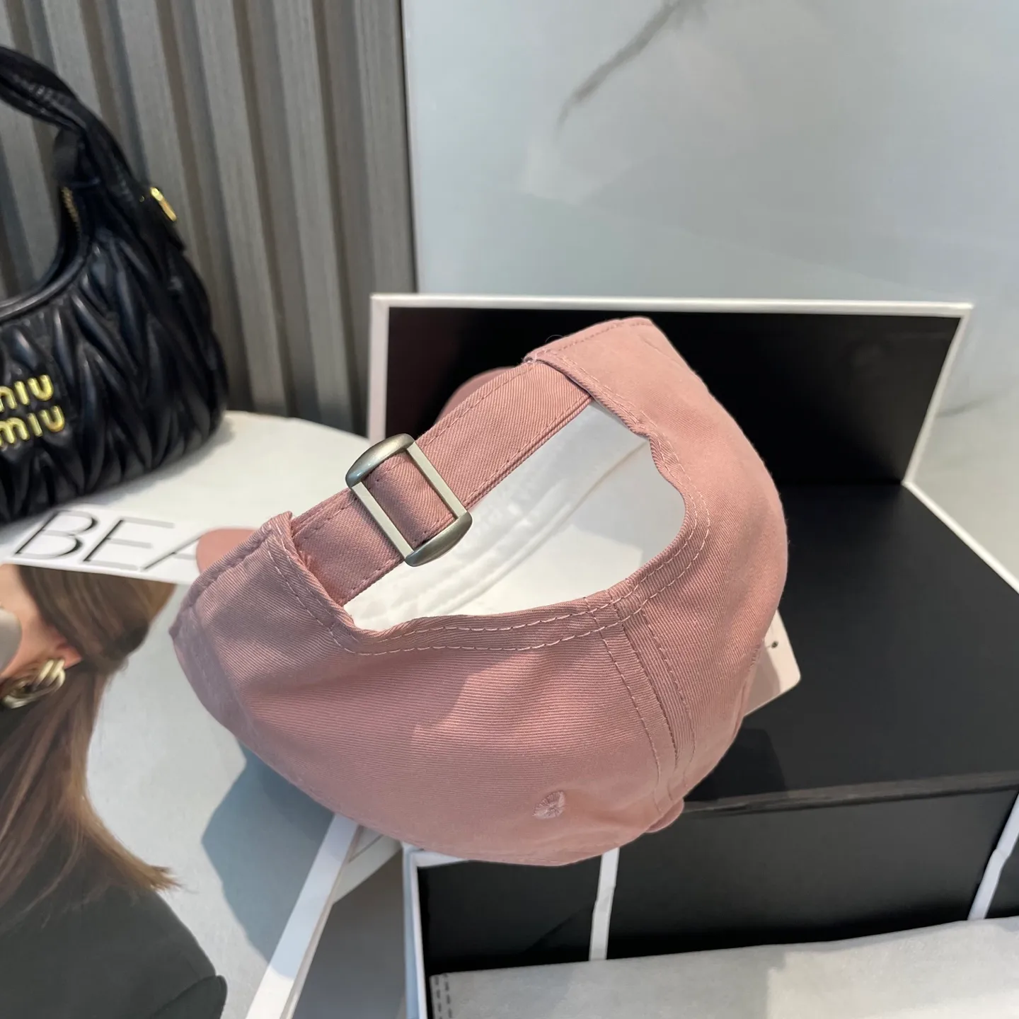 P60 CHANEL [Chanel] New simple embroidered logo baseball cap, new model shipped, big brand style is super easy to match, hurry up and get it!