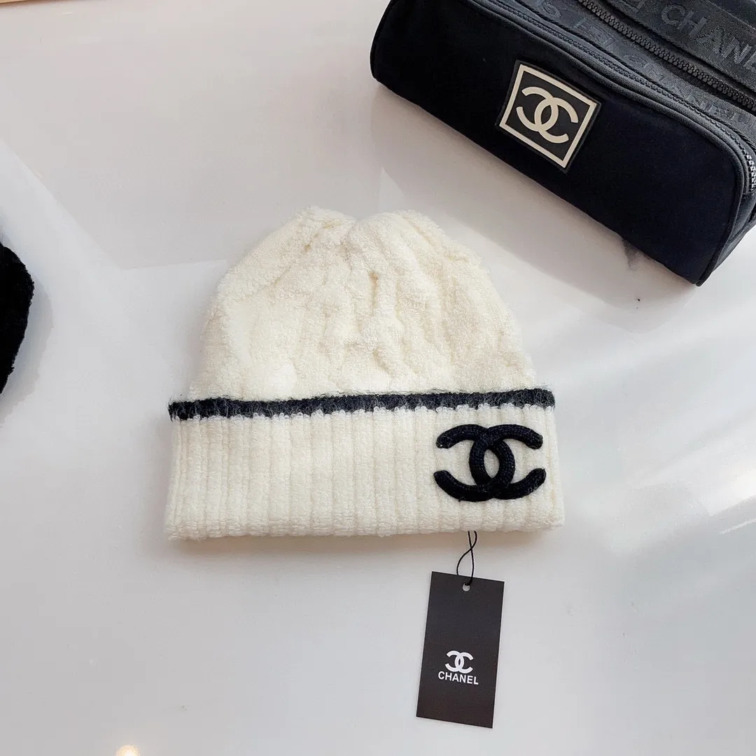 P70 Chanel Chanel 22B new autumn and winter terry material knitted cold hat, cashmere wool blended fabric, fluffy and slim knitted cold hat, contrasting edge double C logo, so good-looking👀! So beautiful