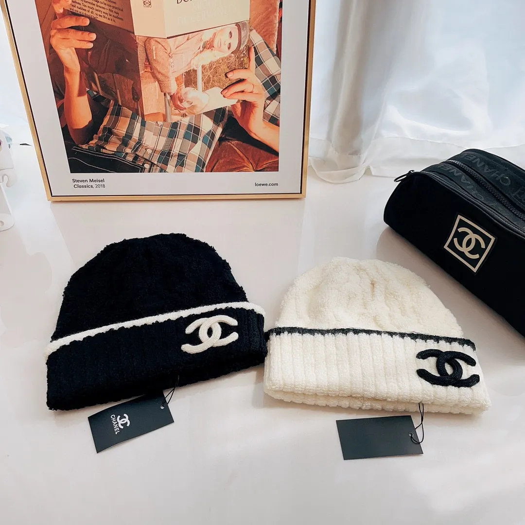 P70 Chanel Chanel 22B new autumn and winter terry material knitted cold hat, cashmere wool blended fabric, fluffy and slim knitted cold hat, contrasting edge double C logo, so good-looking👀! So beautiful