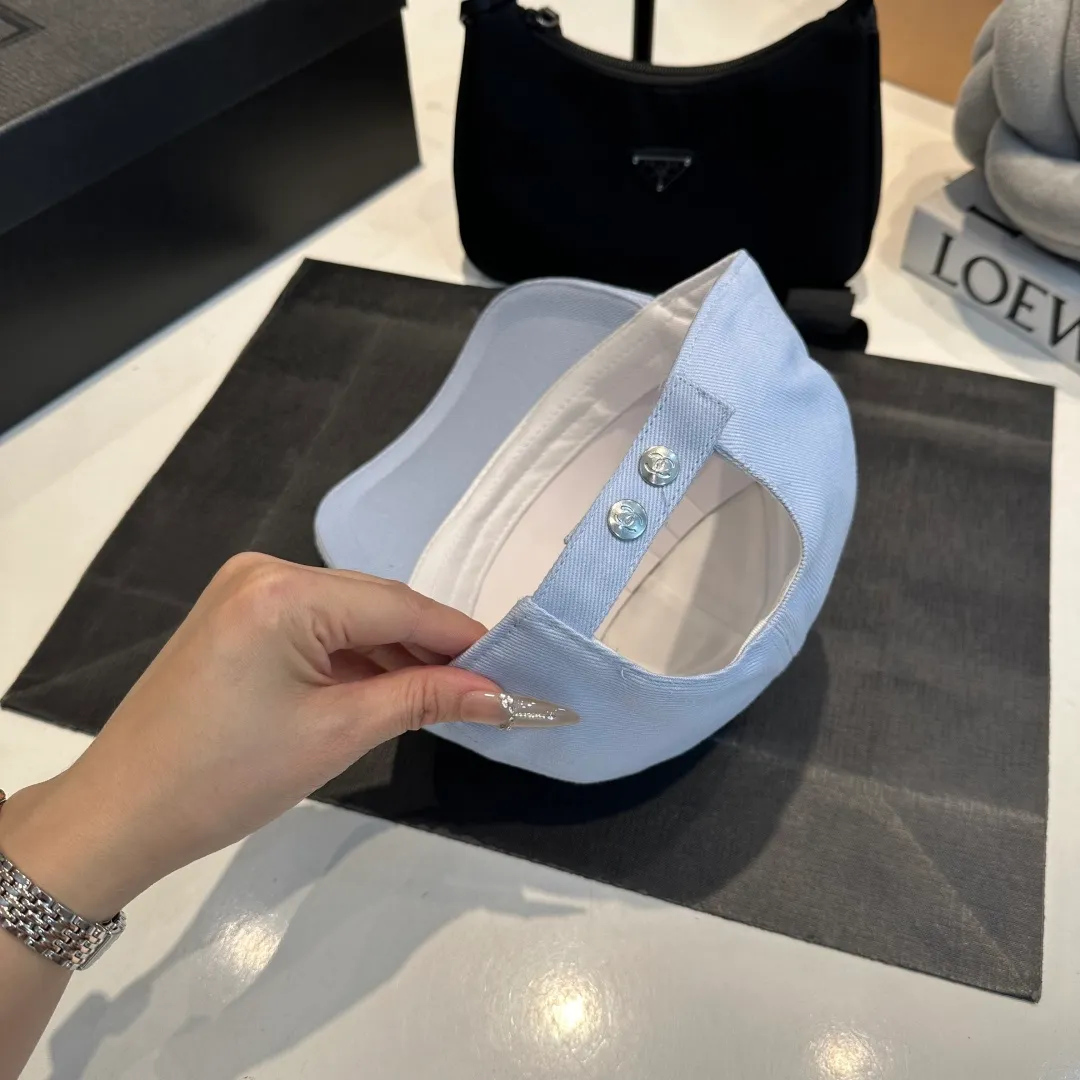 P56 CHANEL Chanel new high version simple embroidered logo baseball cap 🧢New model shipped, big brand style is super easy to match