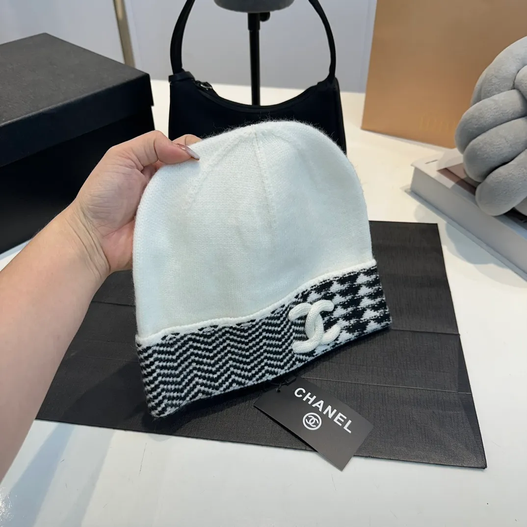 P66 Chanel official website quality Chanel 24K autumn and winter wool hat recommended by Internet celebrity fashion bloggers, a popular style in Xiaohongshu, a knitted hat with a super soft and comfortable feel and excellent elasticity!