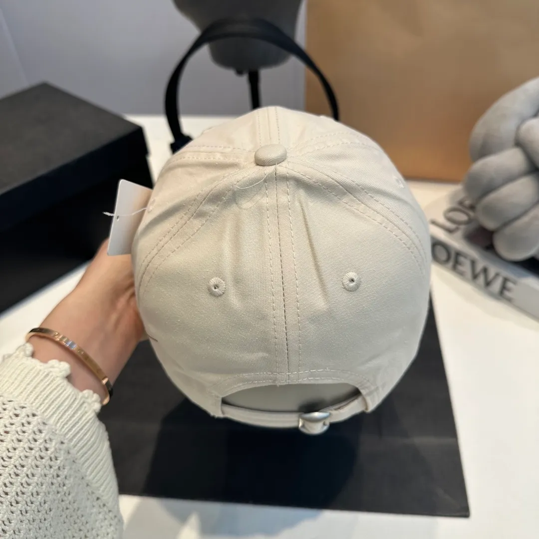 P56 CHANEL new high-end diamond hard-top baseball cap, Xiaoxiang logo is classic and simple, fashionable and casual design new product