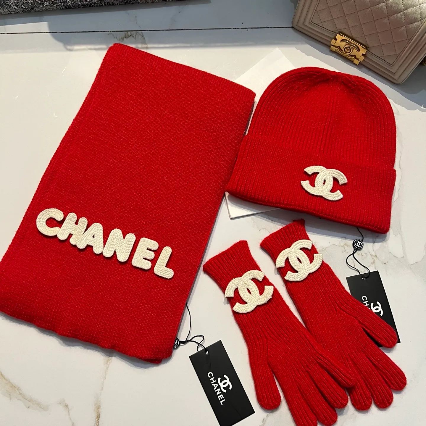 Chanel Chanel three-piece set cashmere knitted hat + scarf + gloves