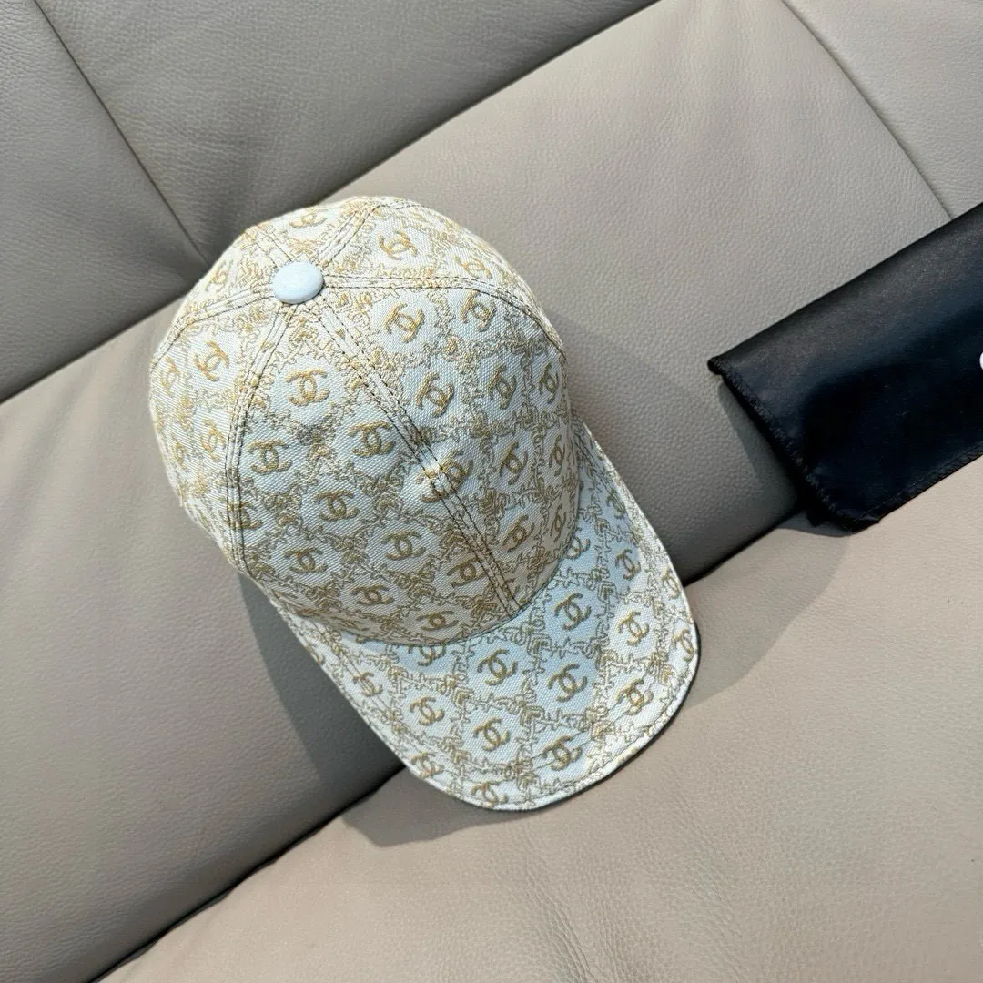 p90 new model shipped!   , Chanel (Chanel) new original baseball cap, small double C jacquard, 1:1 mold opening and customization at the counter, original canvas fabric + first layer of cowhide, light and breathable! The quality is great, the basic head circumference is 56cm, and the patch is adjustable.