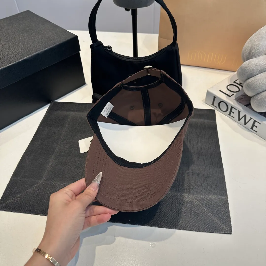P56 CHANEL new high-end diamond hard-top baseball cap, Xiaoxiang logo is classic and simple, fashionable and casual design new product