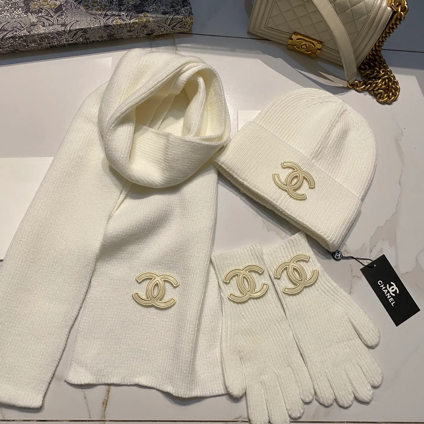 Chanel Chanel suit cashmere knitted hat + scarf + gloves
