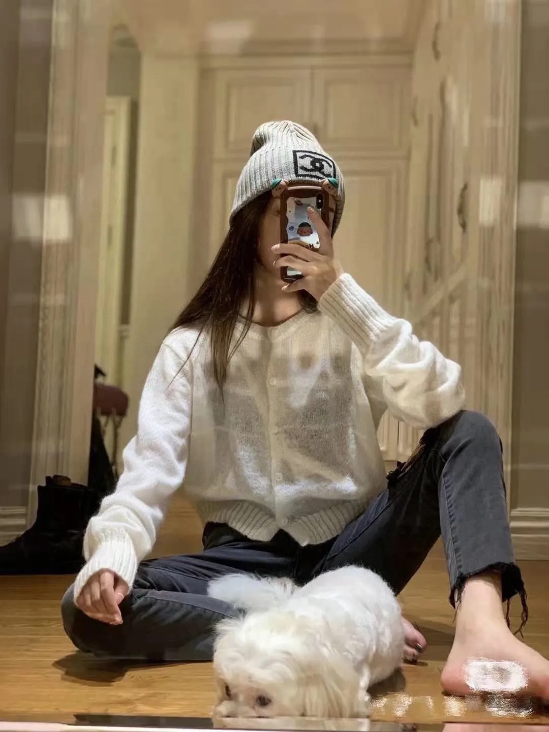P46 comes with dust bag. CHANEL🎩cashmere wool quality knitted hat, fashionable, good quality, high-end, super soft! Super hot💖The texture is great and it’s great to match when out on the street! Fashion trends! A must-have item for autumn and winter, get it now!