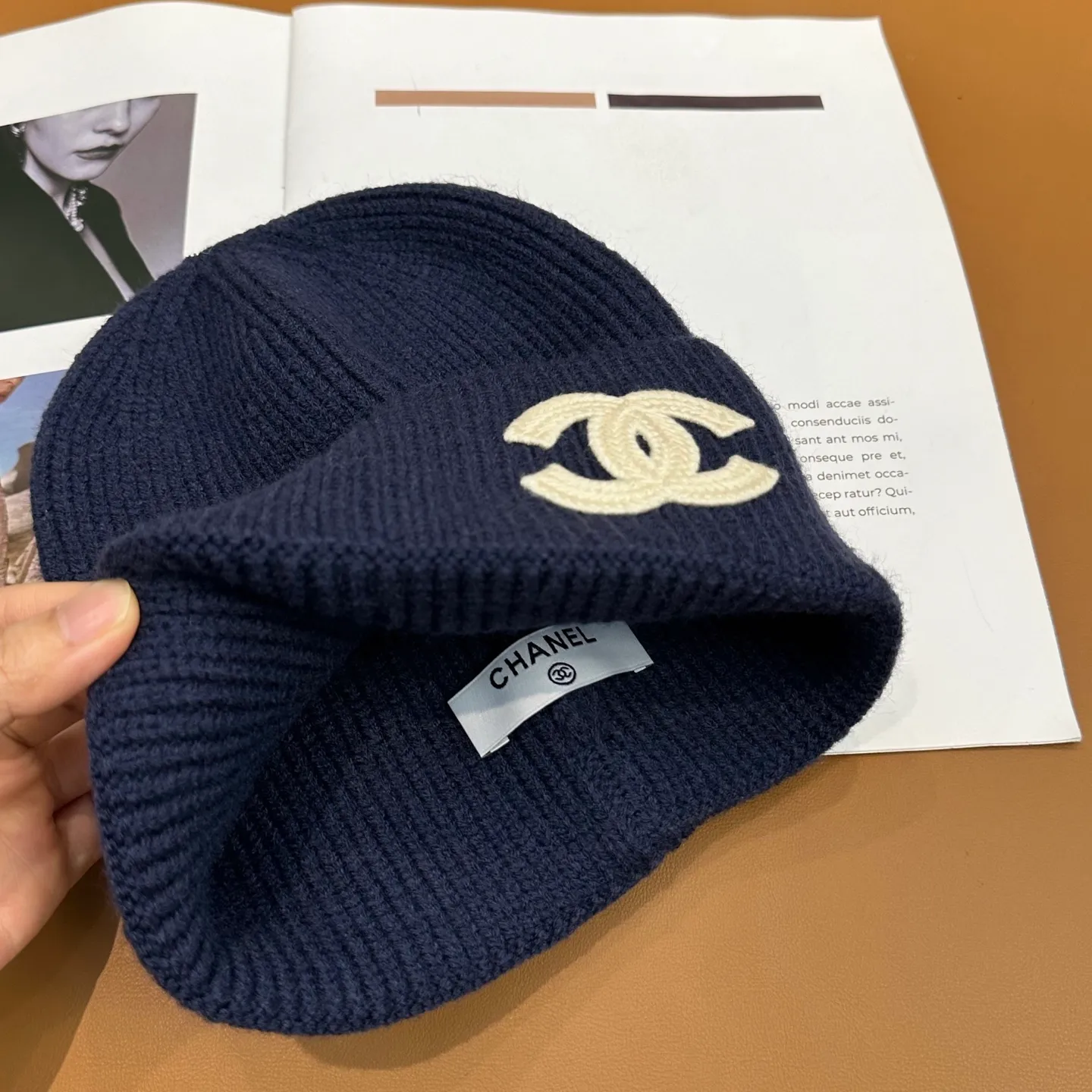 P46 Comes with dust bag 🌺 [CHANEL] New rabbit fur knitted hat, Xiaohongshu, the main recommendation of major Internet celebrities! Thicker and warmer, fashionable and popular🌸First-class texture, the best brand for keeping warm in autumn and winter, order now, limited quantity available