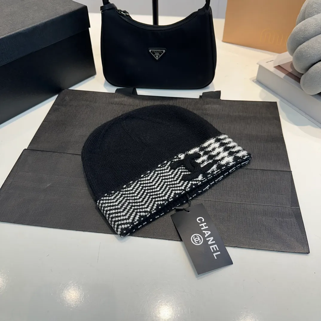 P66 Chanel official website quality Chanel 24K autumn and winter wool hat recommended by Internet celebrity fashion bloggers, a popular style in Xiaohongshu, a knitted hat with a super soft and comfortable feel and excellent elasticity!