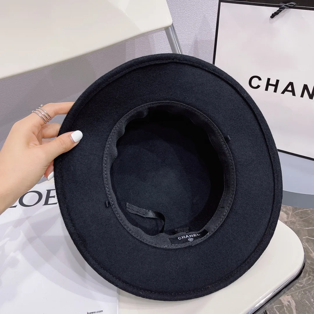 P100 Chanel 2021 new autumn and winter wool 🦙% hat, basin hat, a must-have model for Internet celebrities, embroidered logo, super high-end. Head circumference 57cm
