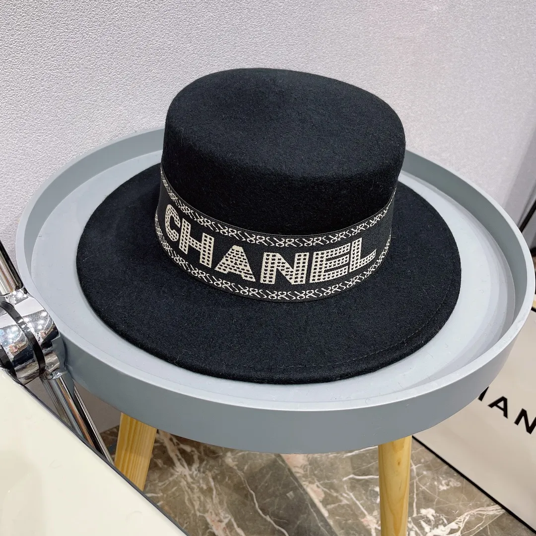 P100 Chanel 2021 new autumn and winter wool 🦙% hat, basin hat, a must-have model for Internet celebrities, embroidered logo, super high-end. Head circumference 57cm