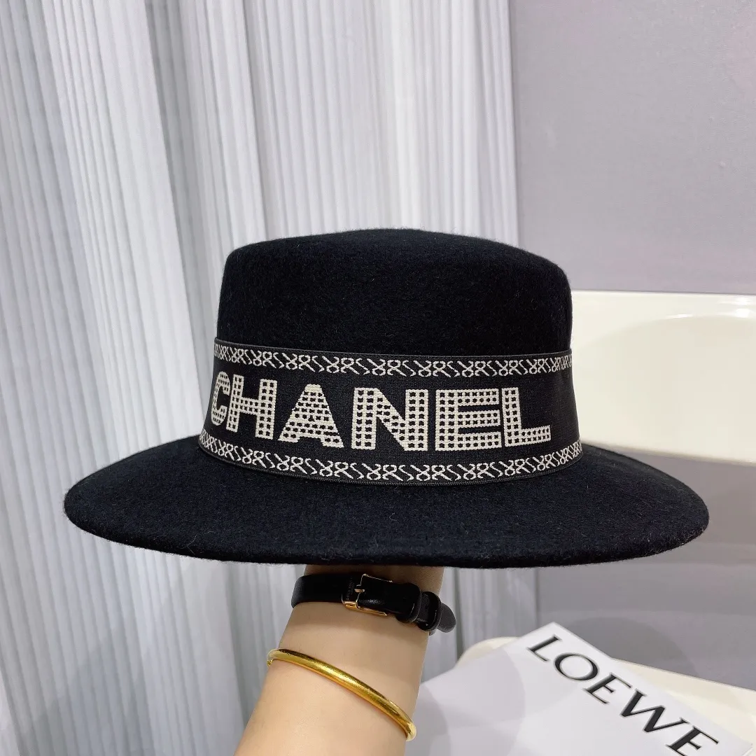 P100 Chanel 2021 new autumn and winter wool 🦙% hat, basin hat, a must-have model for Internet celebrities, embroidered logo, super high-end. Head circumference 57cm