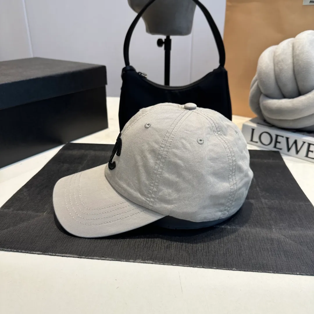 P60 Chanel Chanel 25 spring and summer new hole baseball cap, personalized broken corner brim design is full of sense