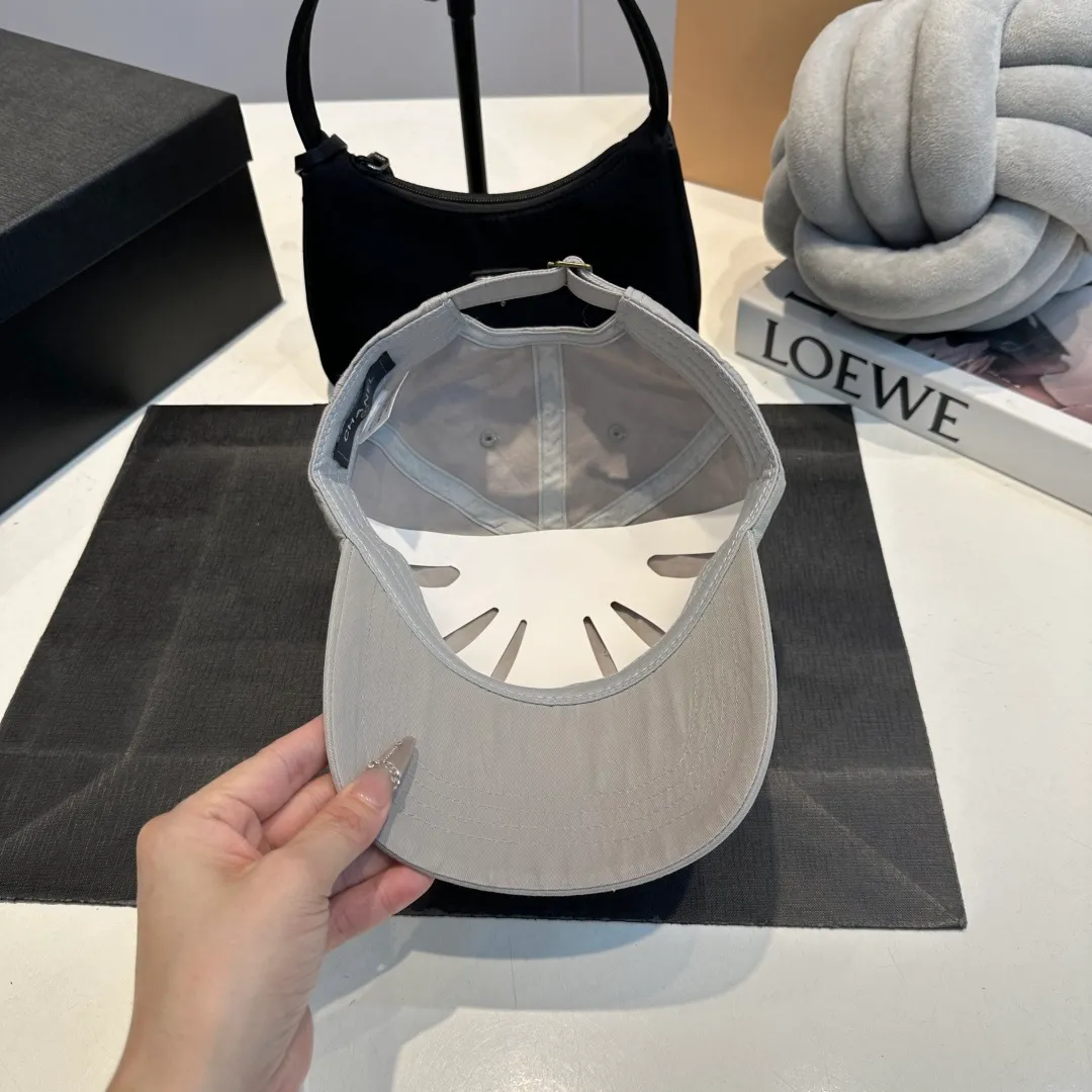 P60 Chanel Chanel 25 spring and summer new hole baseball cap, personalized broken corner brim design is full of sense