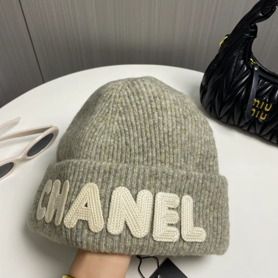 P66 comes with dust bag 🌺 [CHANEL] New wool knitted hat, Xiaohongshu, recommended by major Internet celebrities! Thicker and warmer, fashionable and popular🌸First-class texture, the best brand for keeping warm in autumn and winter, order now, limited quantity available