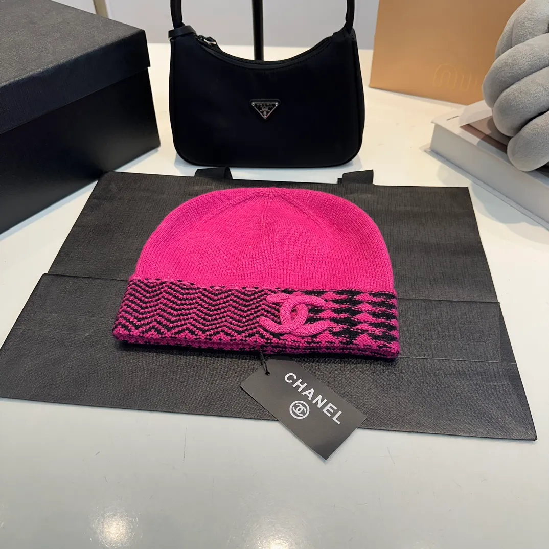 P66 Chanel official website quality Chanel 24K autumn and winter wool hat recommended by Internet celebrity fashion bloggers, a popular style in Xiaohongshu, a knitted hat with a super soft and comfortable feel and excellent elasticity!