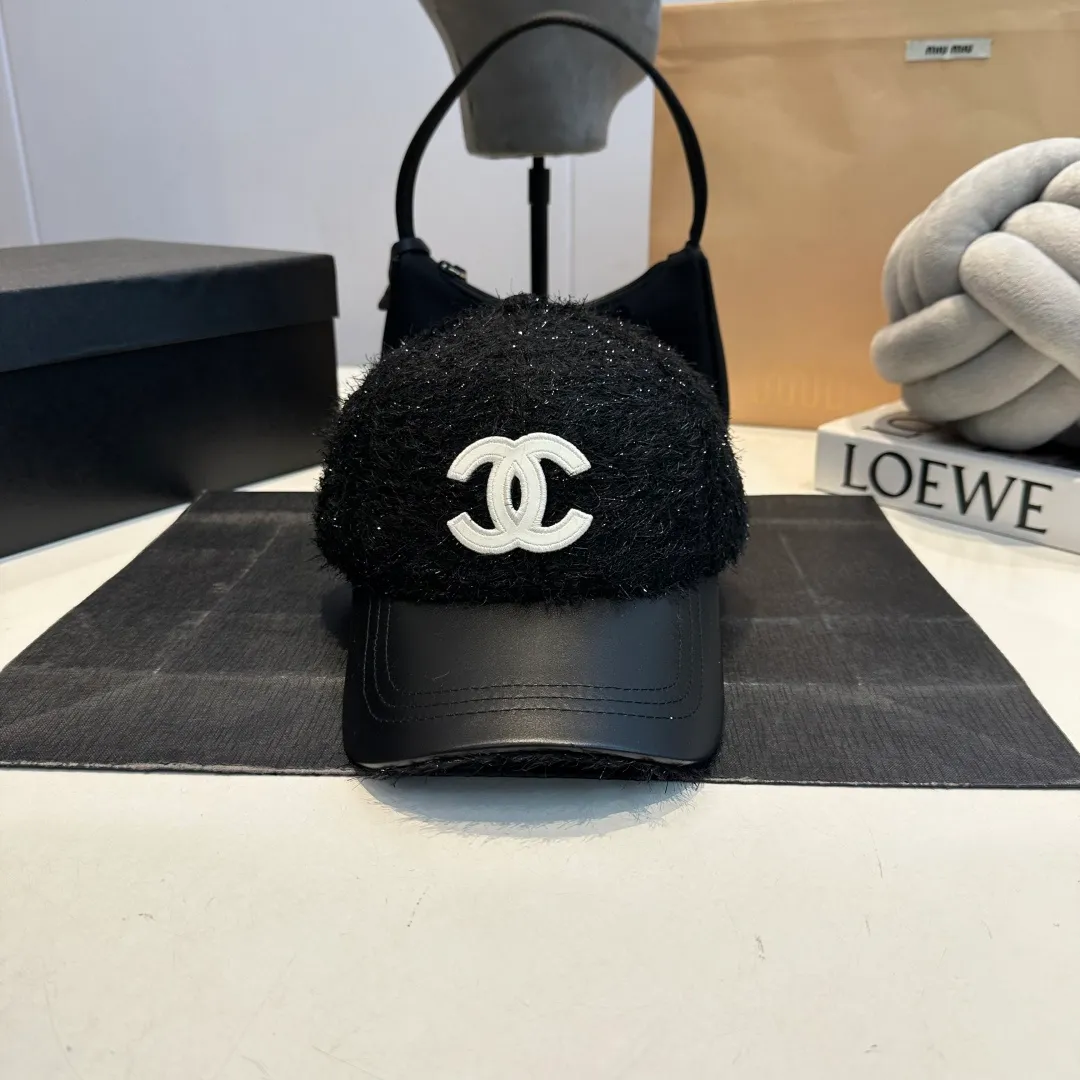 P60 Chanel's new autumn and winter classic casual and trendy style simple baseball cap🧢Japanese and Korean style, looks great with any combination! A must-have when traveling