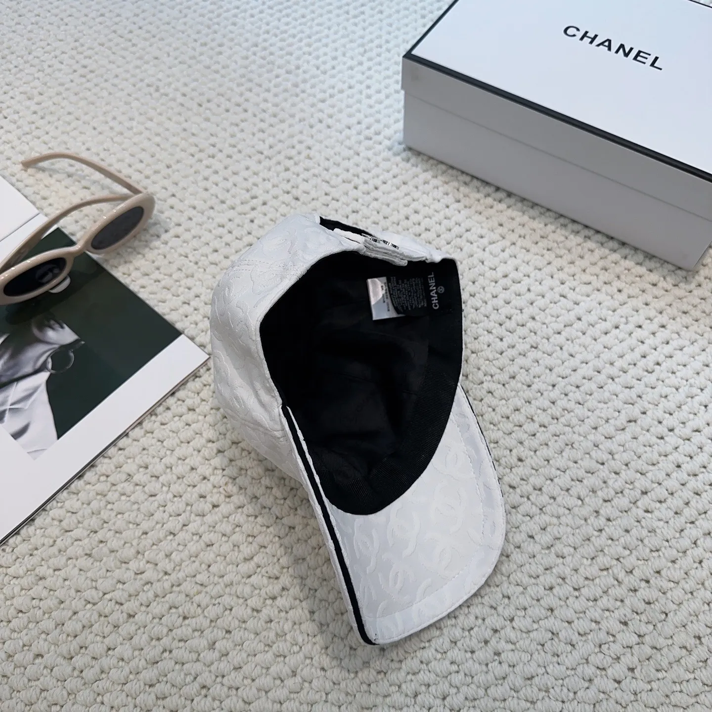 P96 Chanel's new baseball cap 🧢High quality 1:1 replica, customized front fabric canvas jacquard. High-end customized model, irresistible presbyopic canvas, very flattering and small, you can enter it with your eyes closed, I give it 100 points for the quality!