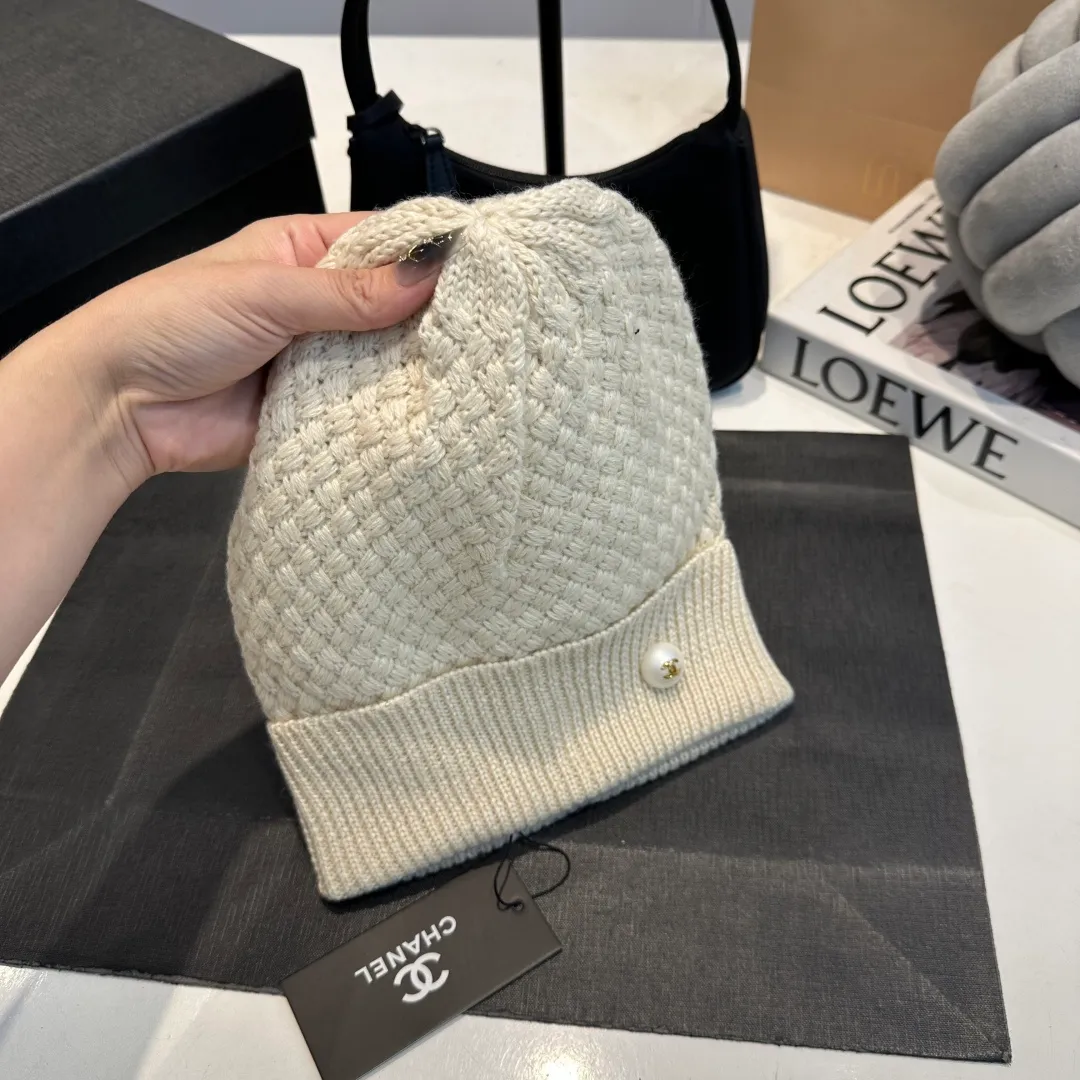 P70 Chanel Chanel knitted beanie