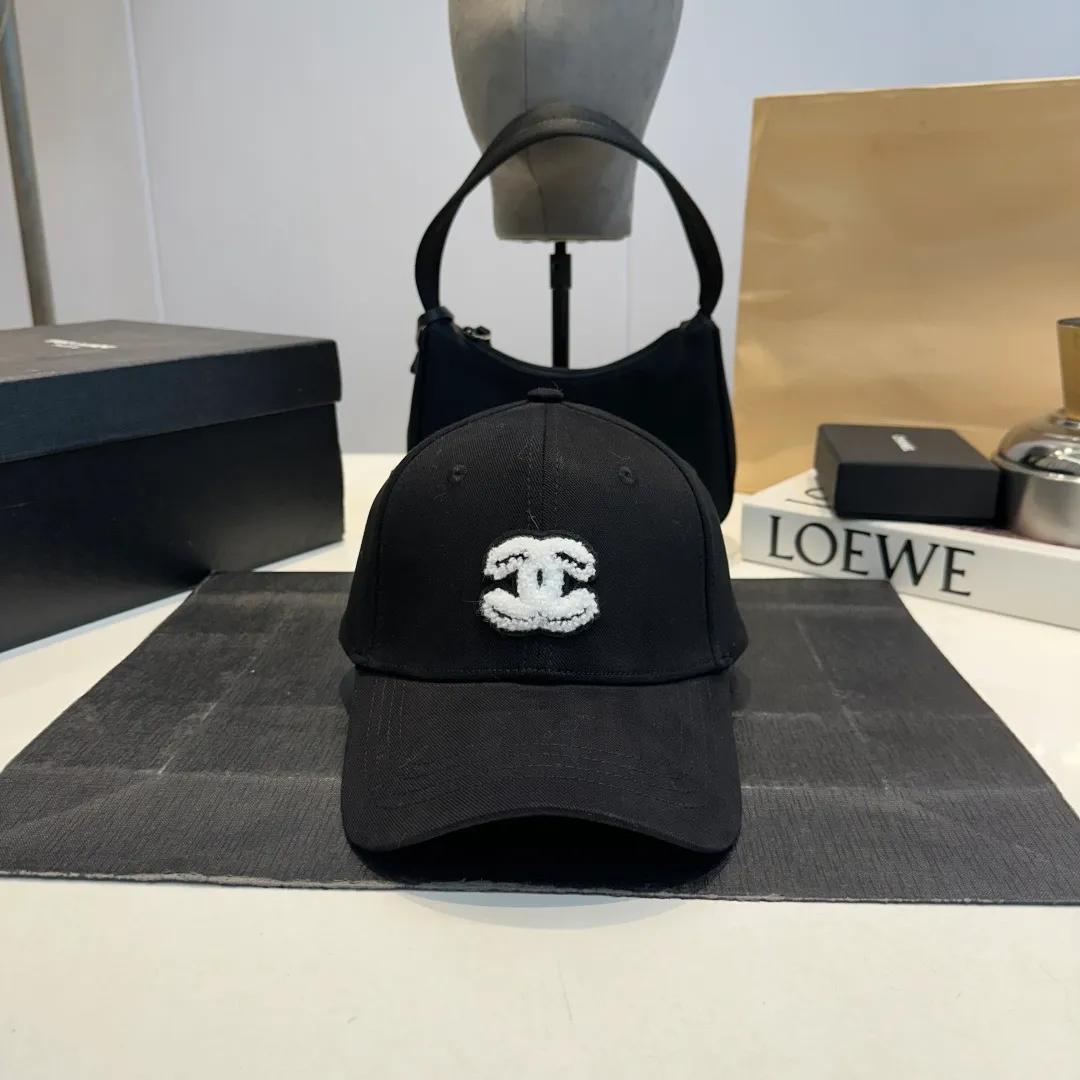 P60 Chanel's new autumn and winter classic casual and trendy style simple baseball cap🧢Japanese and Korean style, looks great with any combination! A must-have when traveling