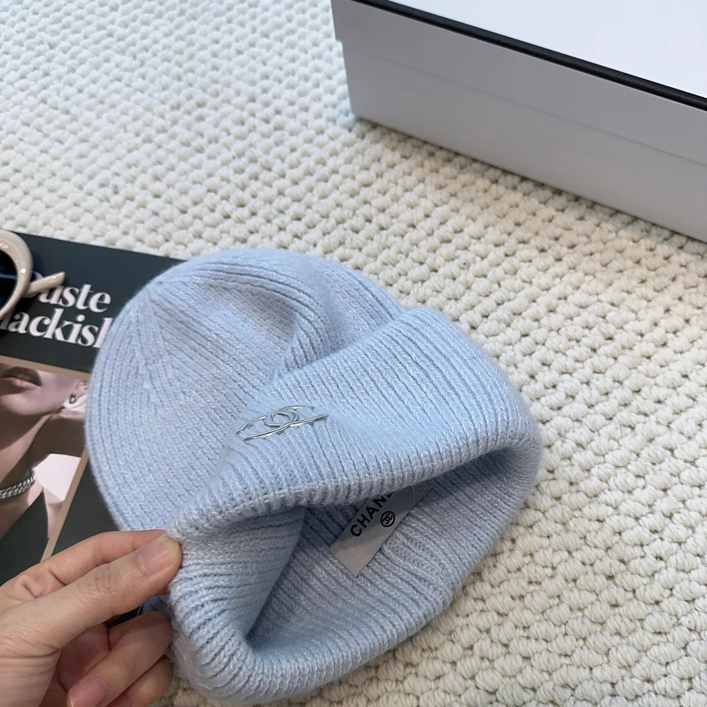 P60 comes with dust bag 🌺 [CHANEL] New rabbit fur knitted hat, Xiaohongshu, the main recommendation of major Internet celebrities! Thicker and warmer, fashionable and popular🌸First-class texture, the best brand for keeping warm in autumn and winter, order now, limited quantity available