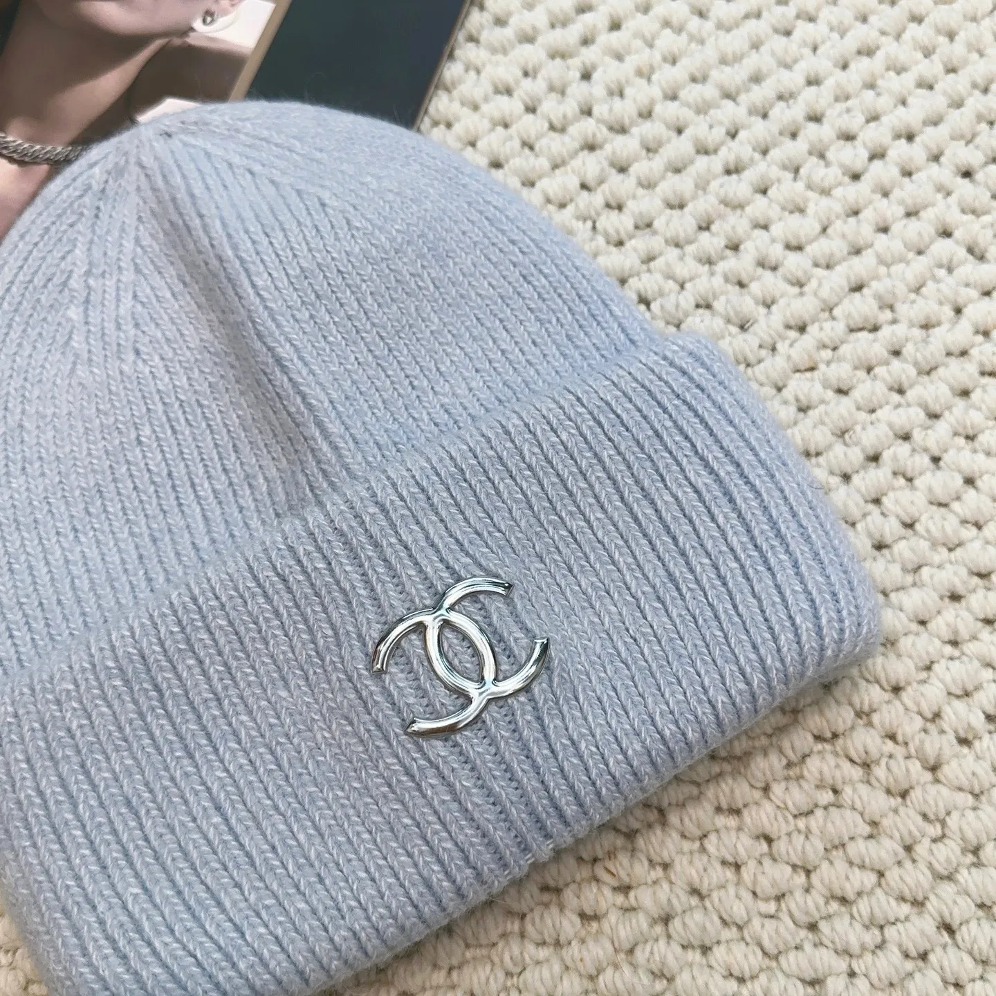 P60 comes with dust bag 🌺 [CHANEL] New rabbit fur knitted hat, Xiaohongshu, the main recommendation of major Internet celebrities! Thicker and warmer, fashionable and popular🌸First-class texture, the best brand for keeping warm in autumn and winter, order now, limited quantity available