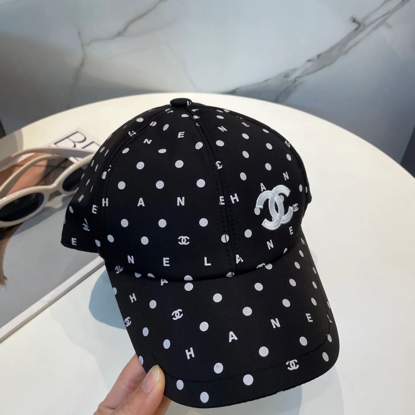 P90 CHANEL] New high version simple embroidered logo baseball cap 🧢New model shipped, big brand style is super easy to match, hurry up and get it