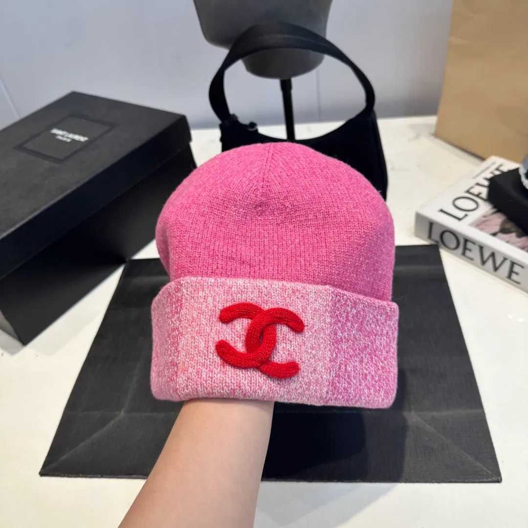 P70 Chanel official website quality Chanel autumn and winter woolen hat recommended by Internet celebrity fashion bloggers, Xiaohongshu popular style, super soft and comfortable knitted hat, extremely elastic