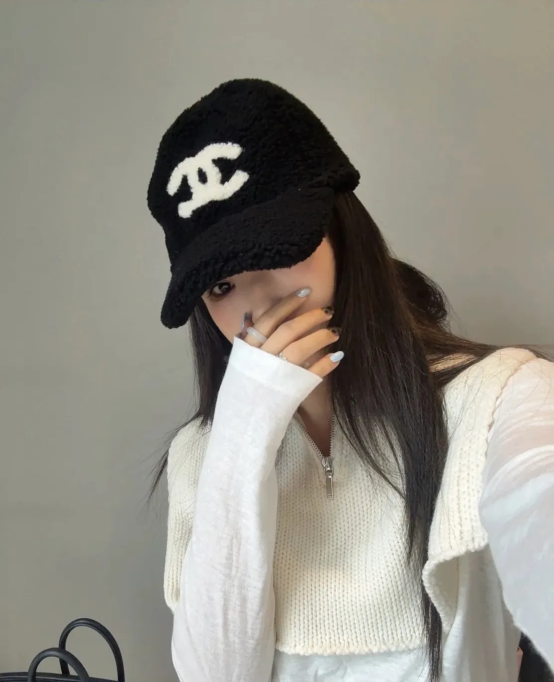 2️⃣5️⃣ꫛꫀꪝ New style for autumn and winter 🐑Chane*25 wool logo baseball cap ❄️Chanel’s ski series every year is amazing! 👌Fashionable and versatile, the same style as the celebrities in the counter~winter atmosphere 🛒White Black