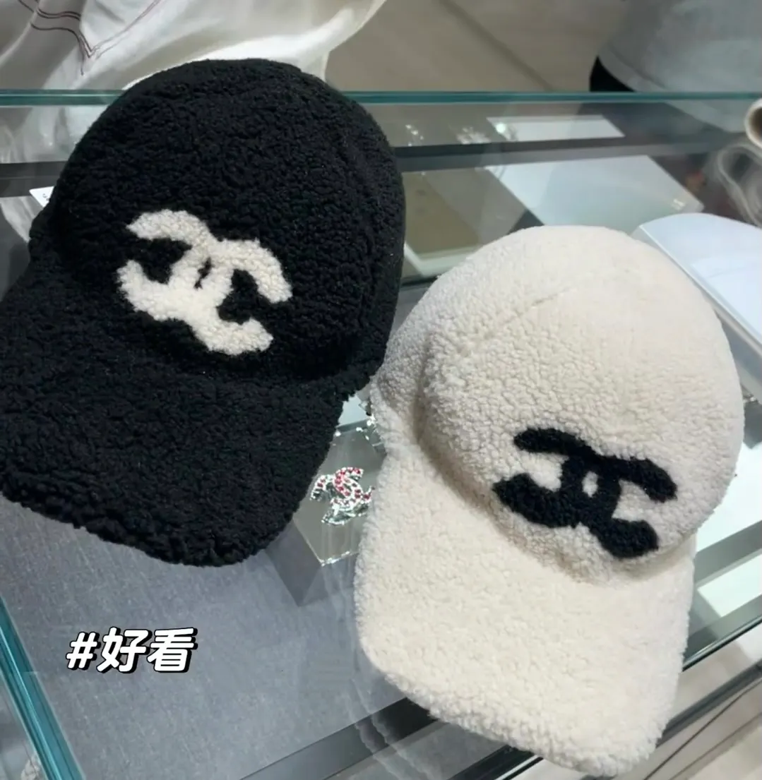 2️⃣5️⃣ꫛꫀꪝ New style for autumn and winter 🐑Chane*25 wool logo baseball cap ❄️Chanel’s ski series every year is amazing! 👌Fashionable and versatile, the same style as the celebrities in the counter~winter atmosphere 🛒White Black