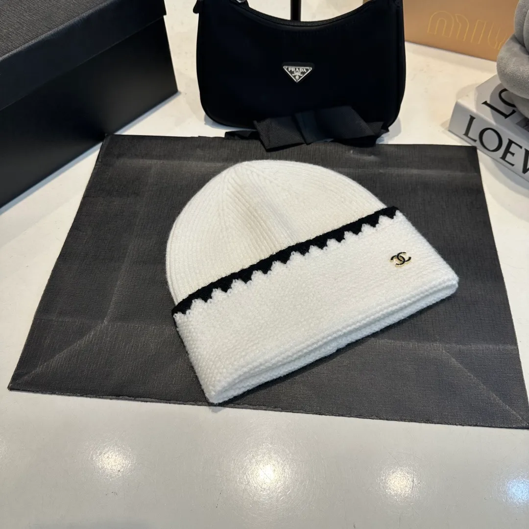 P50 Cha.nel official website quality Chanel autumn and winter woolen hat recommended by Internet celebrity fashion bloggers, Xiaohongshu's popular style, super soft and comfortable knitted hat with excellent elasticity!
