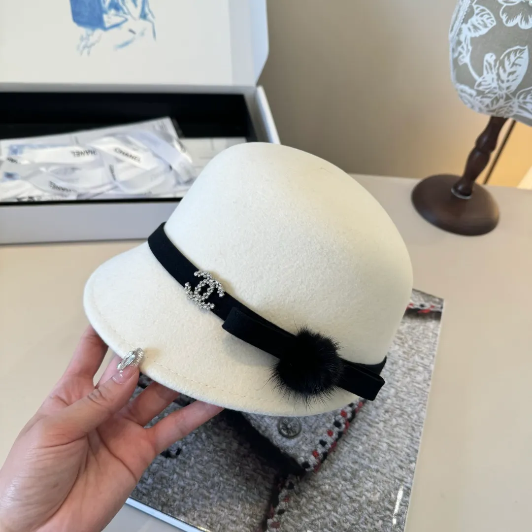 💰200¥ White Chanel wool military hat, 100% wool fabric, a must-have for internet celebrity bloggers, head circumference 57cm