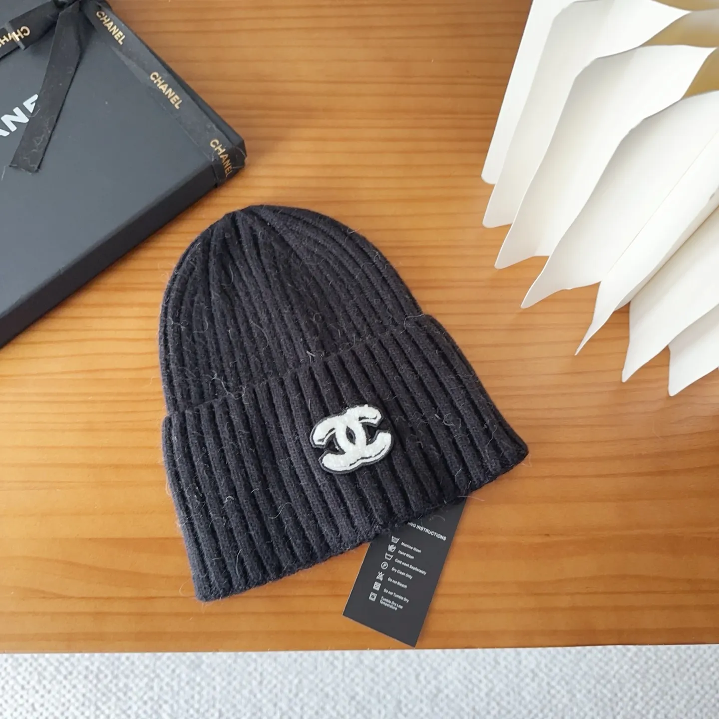 💰90 Chanel official website releases CHANEL small and popular knitted hat! Xiaohongshu’s new product is released, it’s so 🉑️, high-elastic fabric, classic colors, same style for men and women.