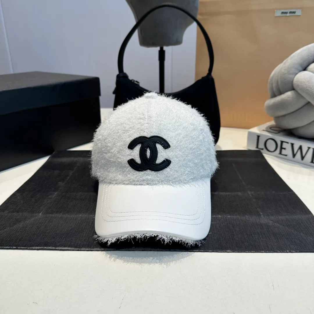P60 Chanel's new autumn and winter classic casual and trendy style simple baseball cap🧢Japanese and Korean style, looks great with any combination! A must-have when traveling