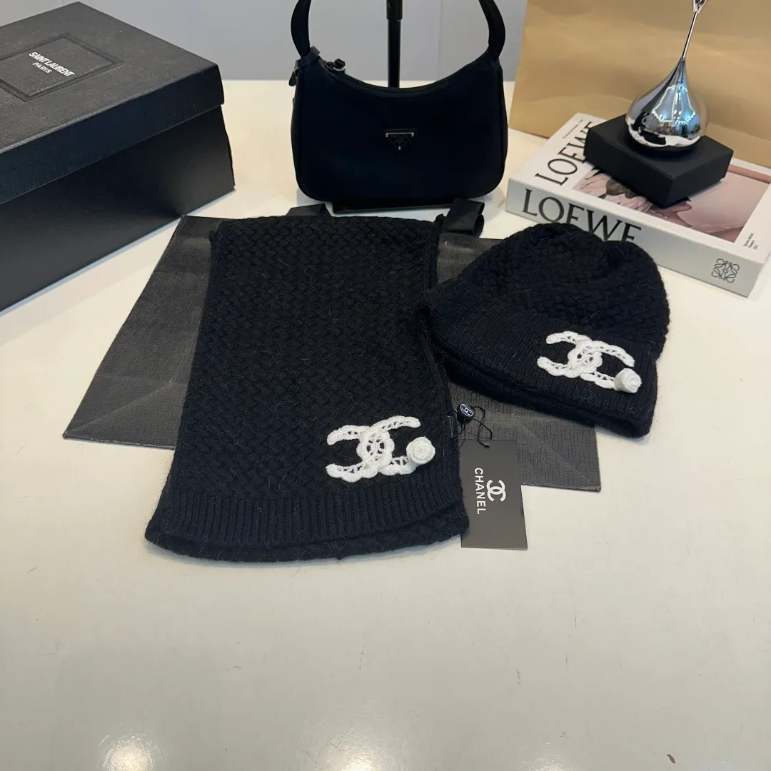 P220 Chanel Chanel knitted cashmere scarf hat set official model