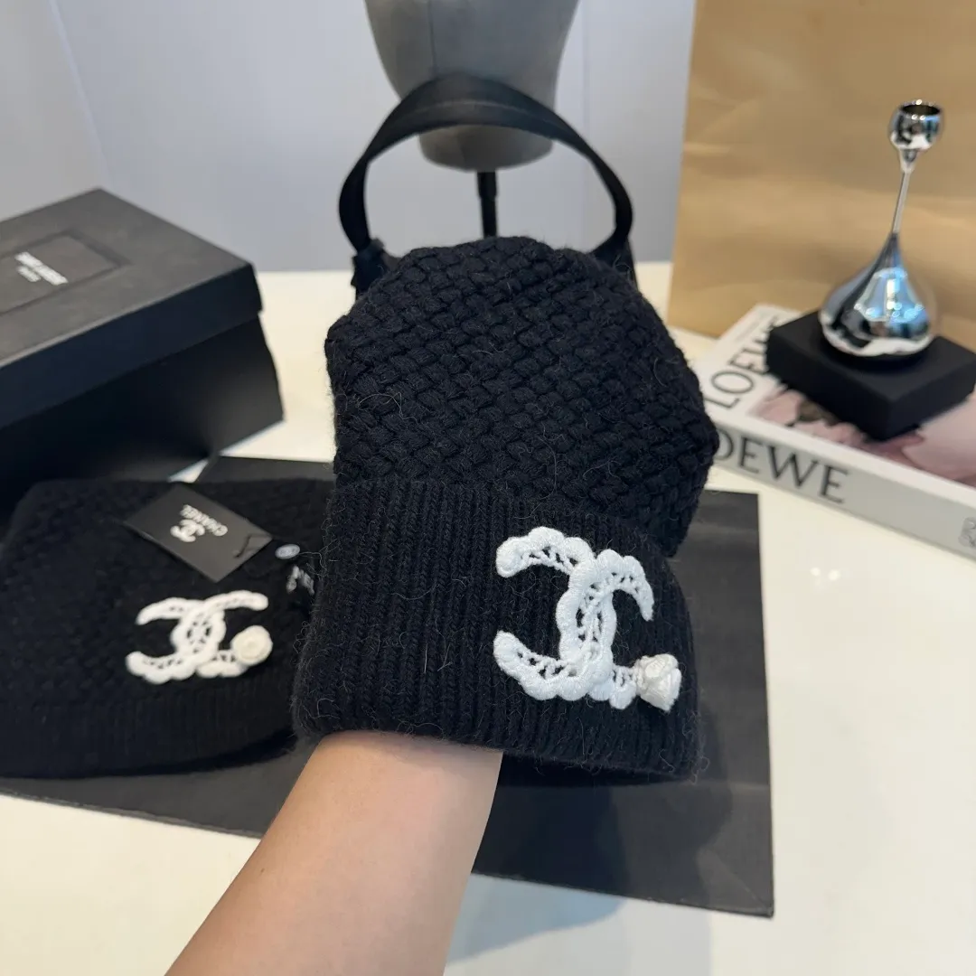 P220 Chanel Chanel knitted cashmere scarf hat set official model