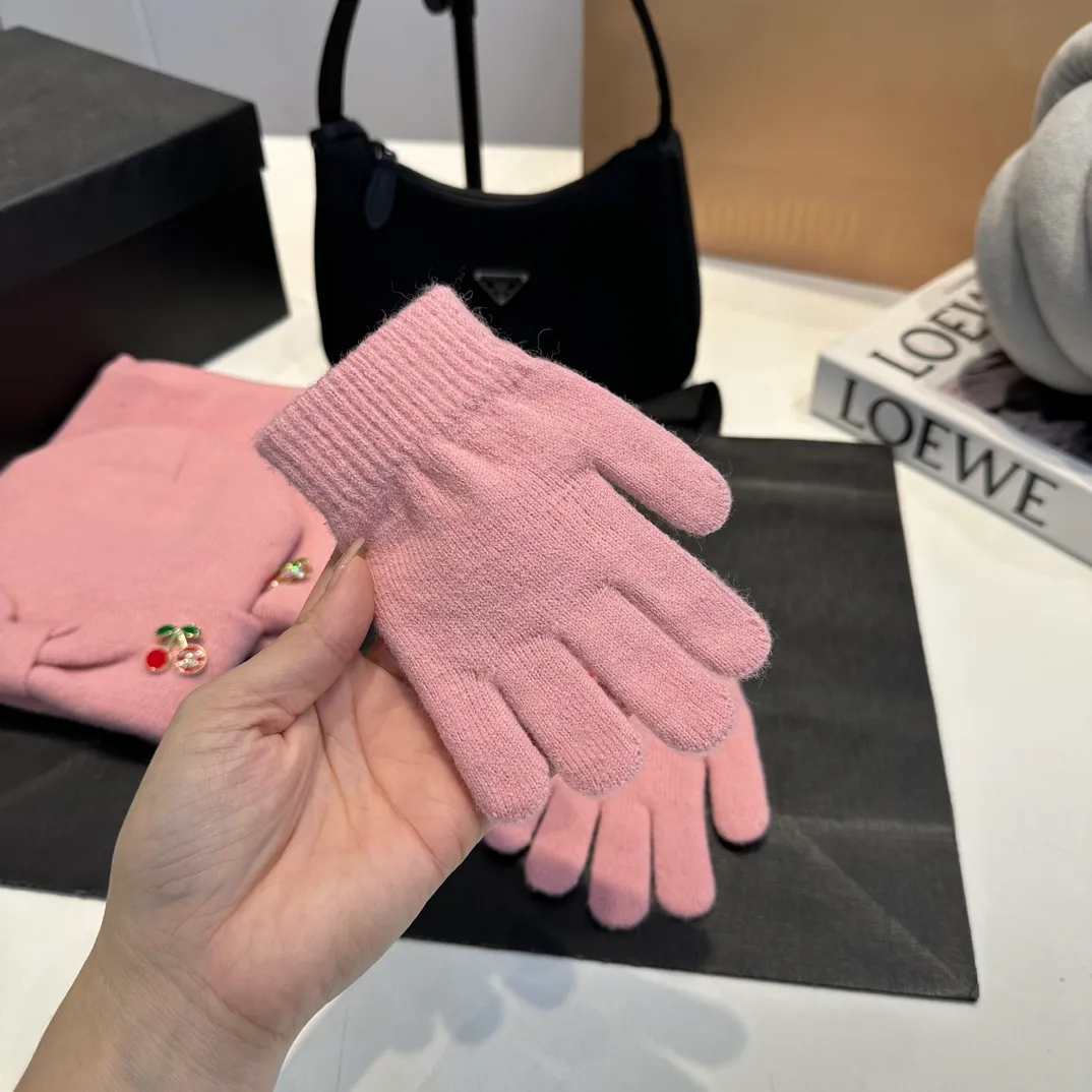 P140 Chanel Chanel children's knitted beanie cherry three-piece set, scarf, hat, gloves, super warm