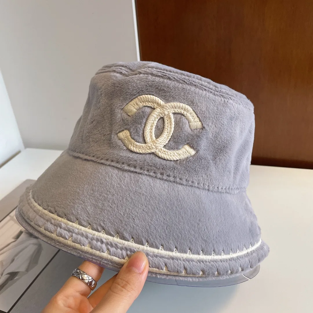 P70 [CHANEL Chanel] 2022 new autumn and winter small fragrance style fisherman hat, plush and very comfortable, the big brand model is super easy to match, one that you can wear with your eyes closed