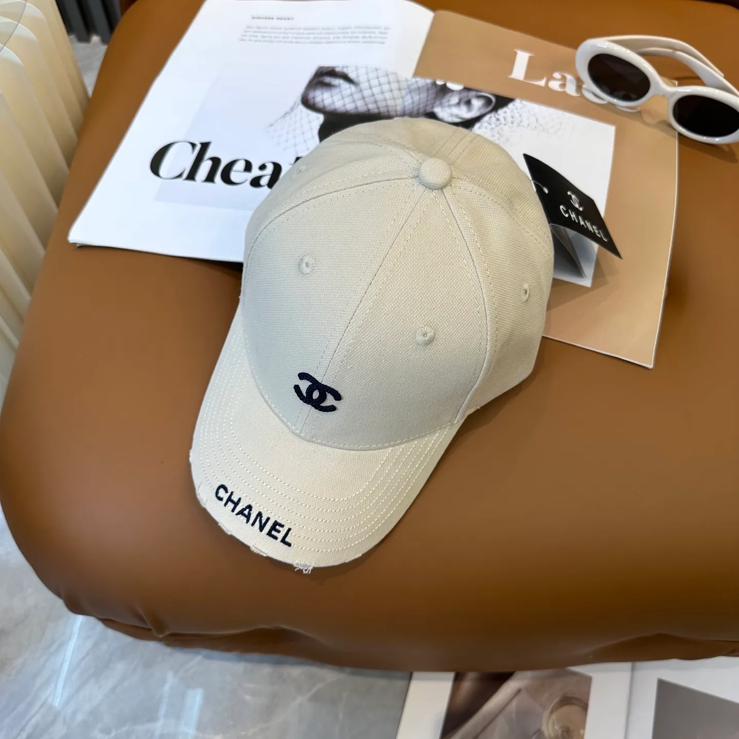 P70 CHANEL [Chanel] New simple embroidered logo baseball cap, new model shipped, big-name models are super easy to match, hurry up and get it!
