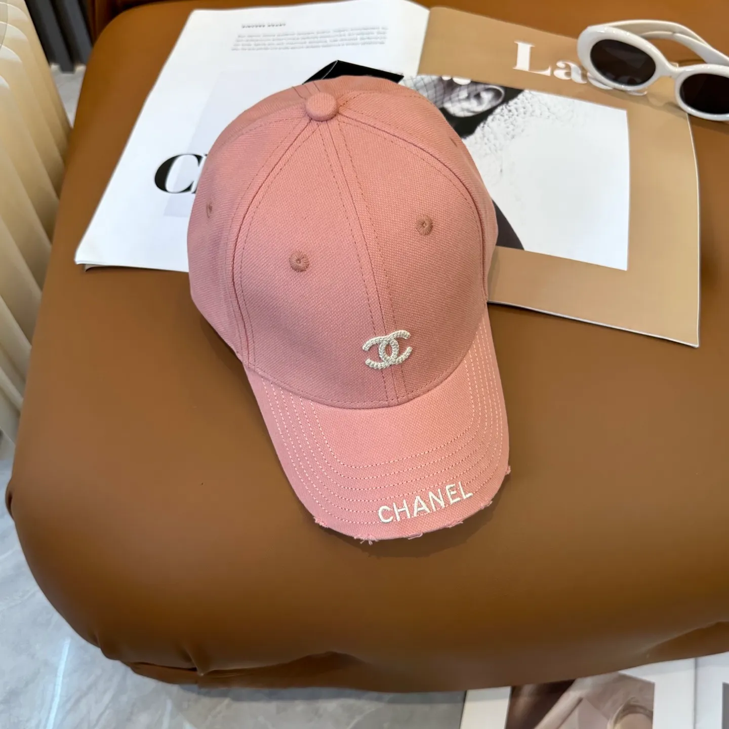P50 CHANEL [Chanel] New simple embroidered logo baseball cap, new model shipped, big brand style is super easy to match, hurry up and get it!