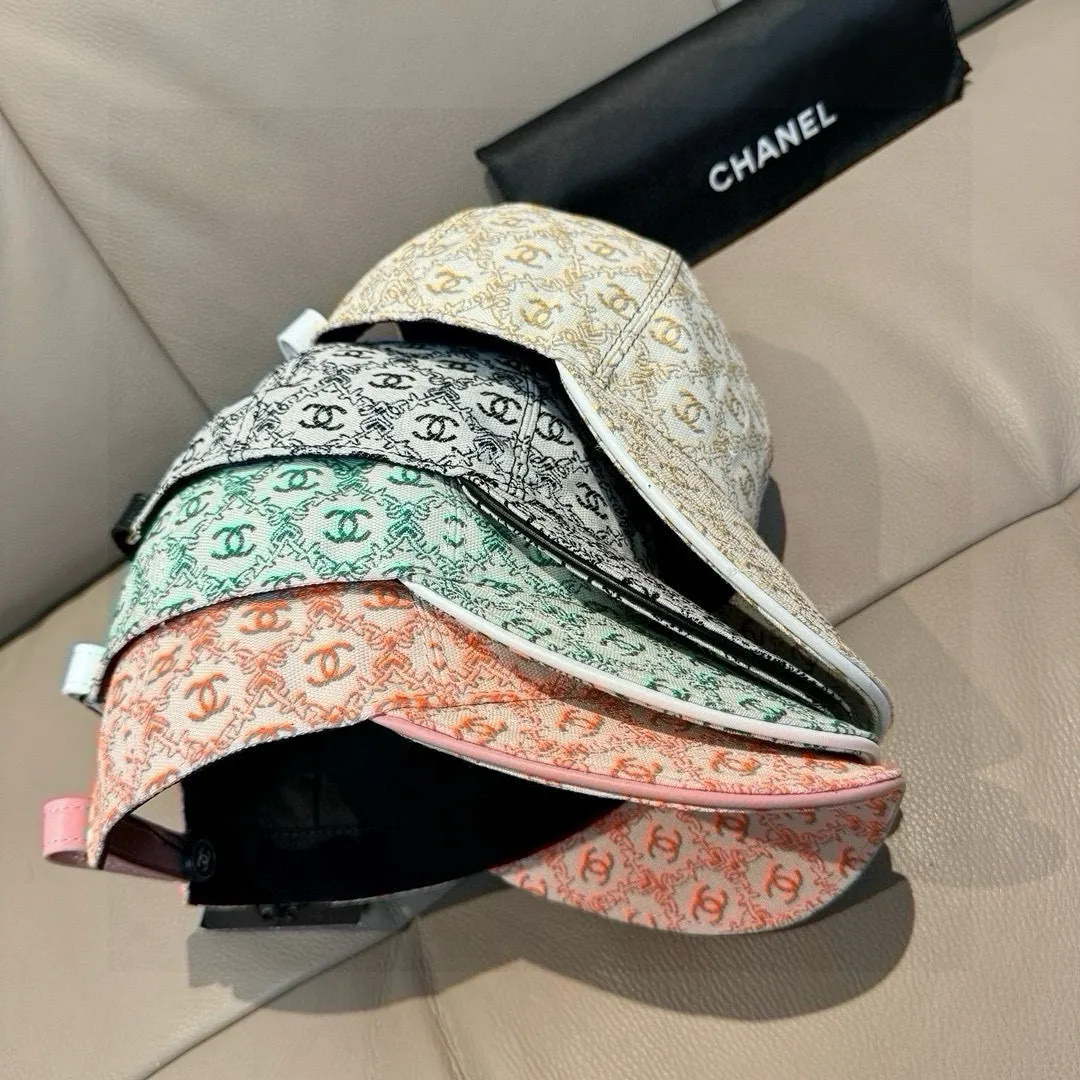 p90 new model shipped!   , Chanel (Chanel) new original baseball cap, small double C jacquard, 1:1 mold opening and customization at the counter, original canvas fabric + first layer of cowhide, light and breathable! The quality is great, the basic head circumference is 56cm, and the patch is adjustable.