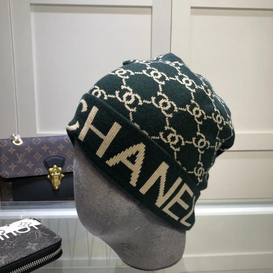 P42 comes with dust bag. CHANEL🎩cashmere wool quality knitted hat, fashionable, good quality, high-end, super soft! Super hot💖The texture is great and it’s great to match when out on the street! Fashion trends! A must-have item for autumn and winter, get it now!