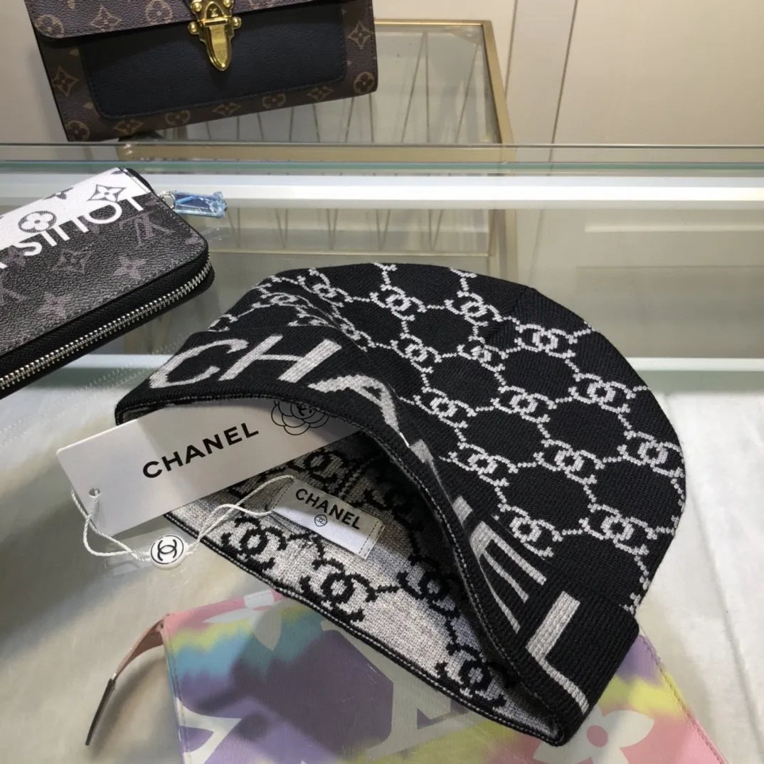 P42 comes with dust bag. CHANEL🎩cashmere wool quality knitted hat, fashionable, good quality, high-end, super soft! Super hot💖The texture is great and it’s great to match when out on the street! Fashion trends! A must-have item for autumn and winter, get it now!